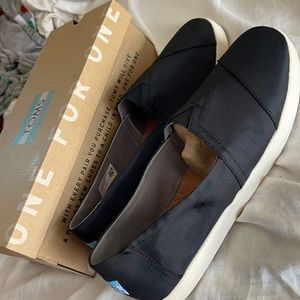TOMS black size 12 women’s shoes